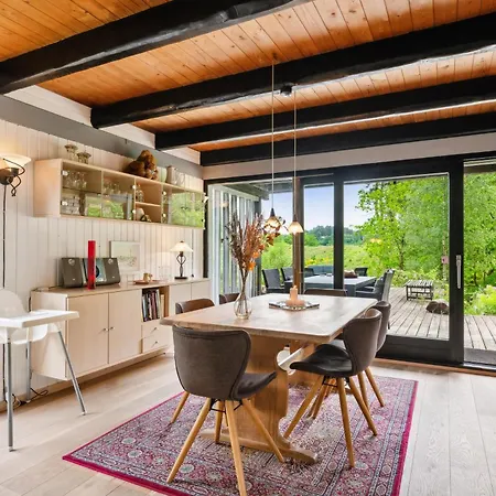 Cosy Two-storey Close To Lyngsbæk * Ebeltoft